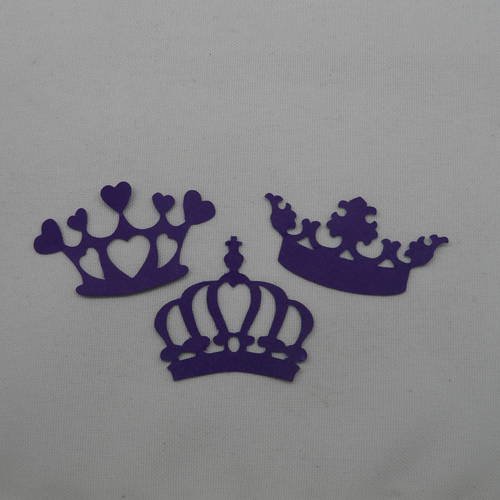N°250   d'un lot de trois couronnes différentes  en papier   violet foncé   découpage fin