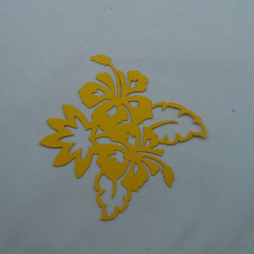 N°283 fleur  en papier jaune découpage  fin 