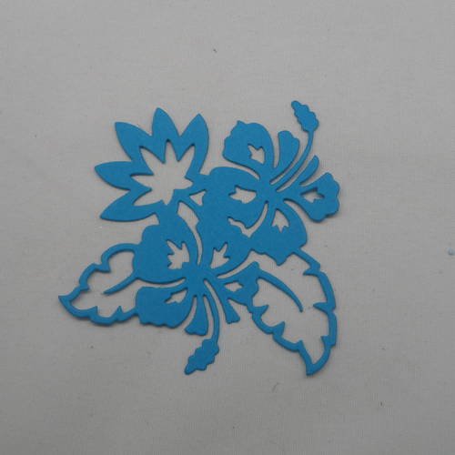 N°283 fleur  en papier bleu turquoise vif découpage  fin 