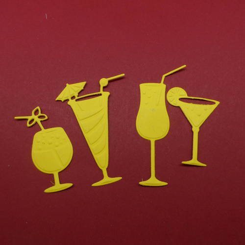 N°278 lot de quatre verres à cocktails   en papier jaune  découpage  fin et gaufrage