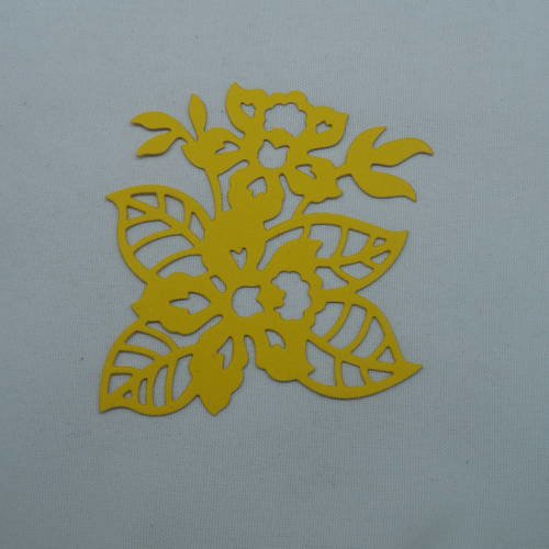 N°282 fleur jonquille  en papier jaune découpage  fin 