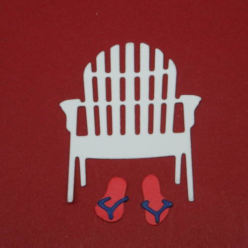 N°274 fauteuil de camping  en papier blanc avec une paire de tong en papier  rouge et bleu  découpage  fin 