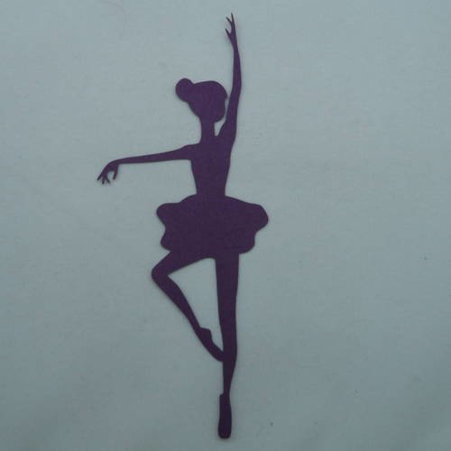 N°215 d'une danseuse  en papier violet foncé découpage 