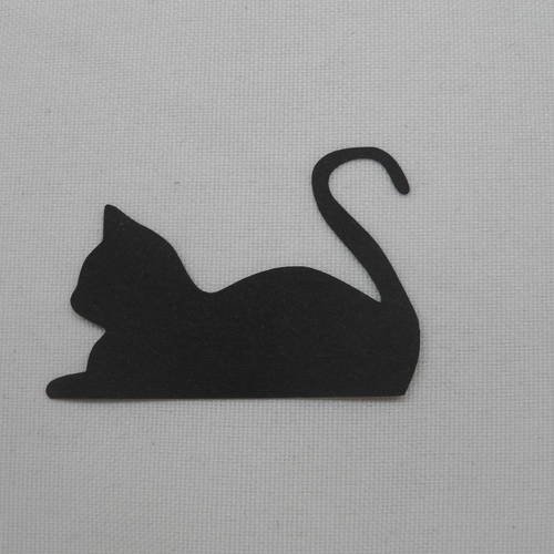 N°259 chat allongé en papier noir  découpage  fin