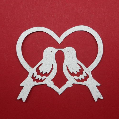 N°248  d'un cœur avec deux oiseaux en papier  tapisserie blanc à paillette  découpage fin