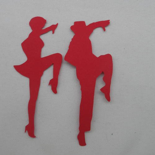N°244  d'un couple de danseur séparé  en papier rouge découpage  fin