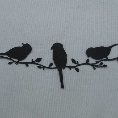 N°236  branche avec feuilles et trois oiseaux  en papier noir  découpage