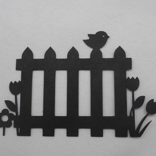 N°226  barrière avec oiseau et fleurs  en papier noir   découpage
