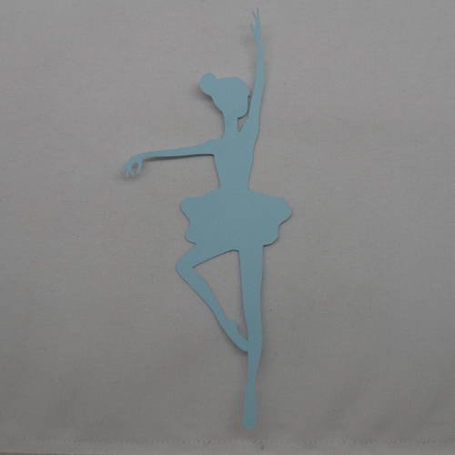 N°215 d'une danseuse  en papier bleu ciel  découpage 