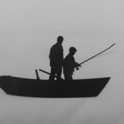 N°251  pêche barque avec deux personnages  en papier   noir  découpage  fin 