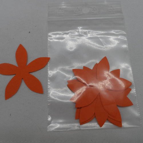N°162 lot de 10 fleurs en papier orange   pour  embellissement