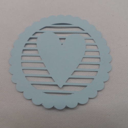 N°115 cercle dentelé cœur "rayures" en papier bleu clair    découpage 