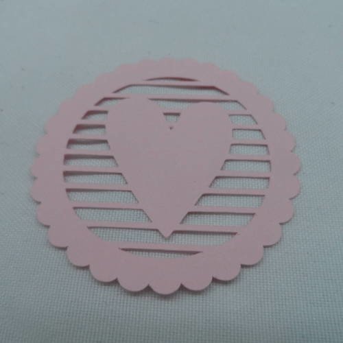 N°115 cercle dentelé cœur "rayures" en papier rose clair    découpage 