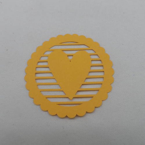 N°115 cercle dentelé cœur "rayures" en papier   jaune orangé     découpage 