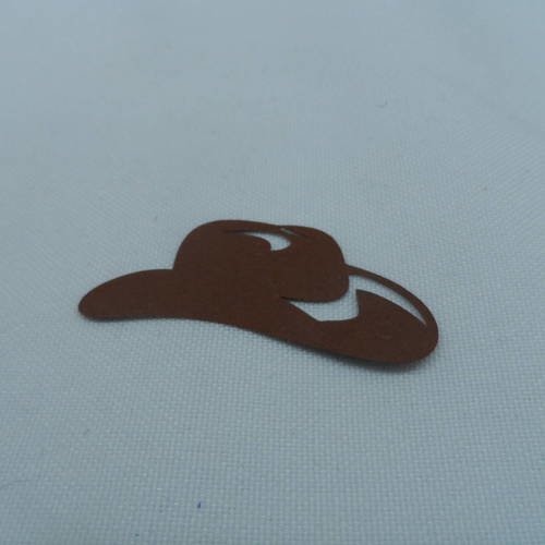 N°119  d'un chapeau de cow-boy en papier  marron découpage fin 