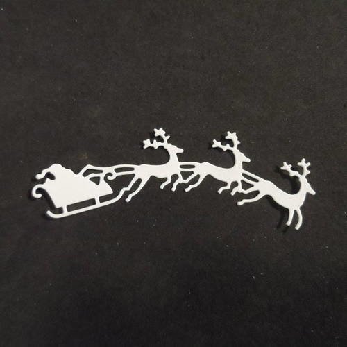 N°103 b traîneau du père noël avec trois rennes en papier   blanc découpage  fin