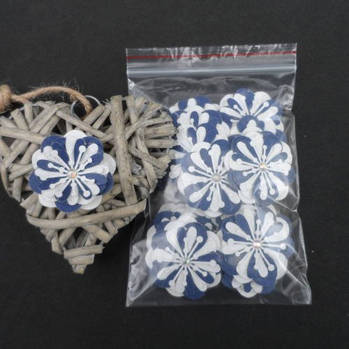 N°156 fleurs en papier tapisserie bleu marine et blanc   cœur strass   pour embellissement 