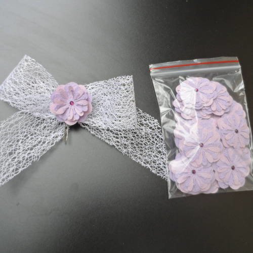 N°156 fleurs en papier tapisserie violet mauve cœur strass  pour embellissement 