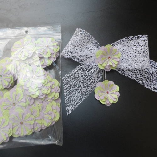 N°157 fleurs en papier tapisserie mauve et vert cœur strass  pour embellissement
