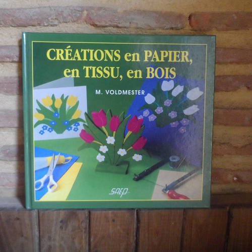N°180 livre de loisirs créatifs  créations en papier, en tissu, en bois 