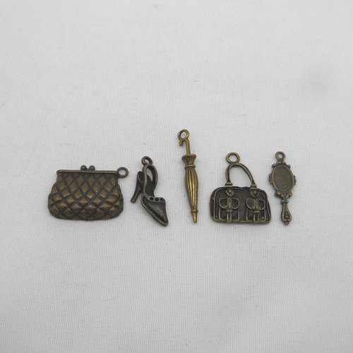 N°165 lot de cinq breloques métal bronze thème accessoires féminin a