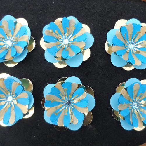 N°159 fleurs en papier bleu turquoise et doré  cœur  strass pour embellissement 