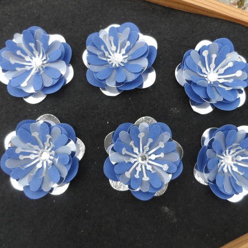 N°159 fleurs en papier bleu marine et argent cœur  strass pour embellissement 