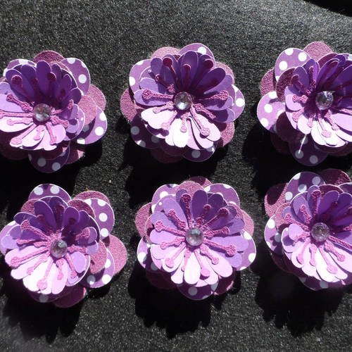 N°159 fleurs en papier violet et mauve cœur  strass pour embellissement 