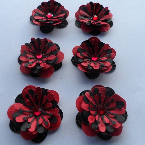 N°159 fleurs en papier rouge et noir cœur  strass pour embellissement