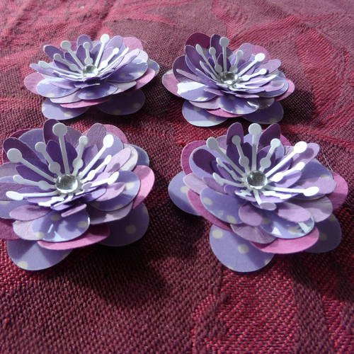 N°159 a fleurs en papier mauve et violet  cœur strass  pour embellissement 