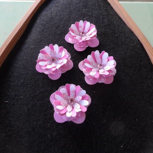 N°159 a fleurs en papier rose   cœur strass  pour embellissement 