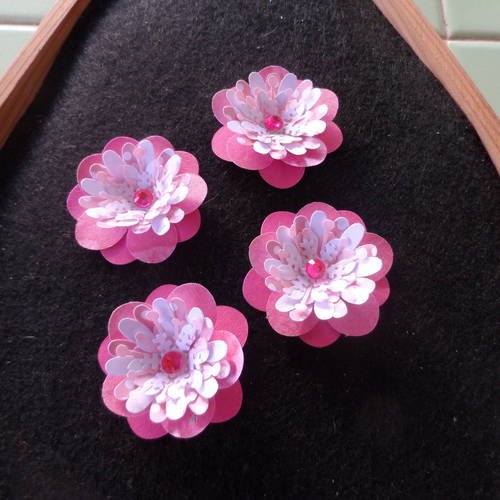 N°159 a fleurs en papier rose fuchsia  cœur strass  pour embellissement 