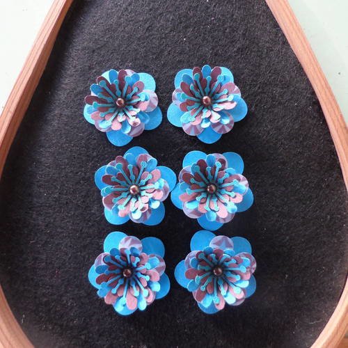 N°159 fleurs en papier bleu et chocolat cœur strass  pour embellissement 