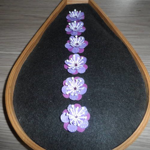 N°159 fleurs en papier  violet cœur strass pour embellissement 