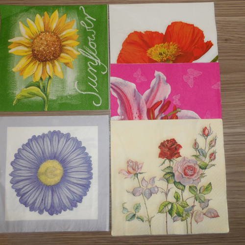 N°160 lot de 5 serviettes différentes en papier sur thème des fleurs 