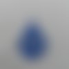 N°100 b une petite boule de noël en papier tapisserie bleu    découpage fin