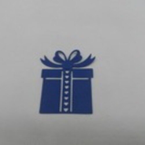 N°101 b paquet cadeau en papier bleu marine avec des petits cœurs  découpage  fin
