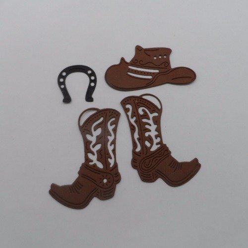N°877  lot thème cow-boy  comprenant deux bottes un chapeau un fer à cheval   en papier  marron foncé  et noir   découpage fin