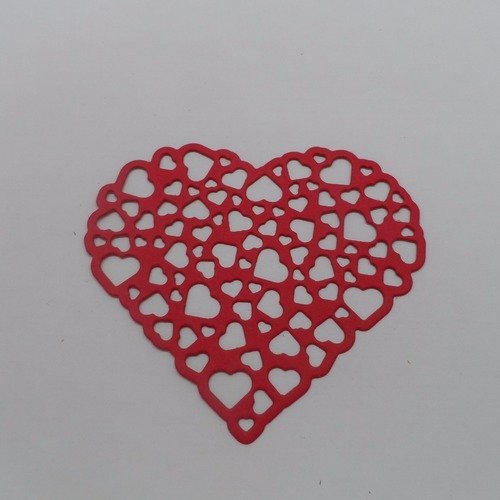 N°628 d'un  cœur rempli de petits cœurs évidés en papier rouge découpage fin 