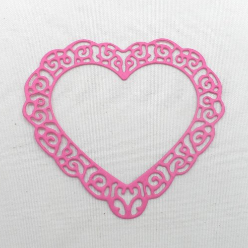 N°638   d'un joli cœur évidé  en papier rose foncé n°1 découpage fin
