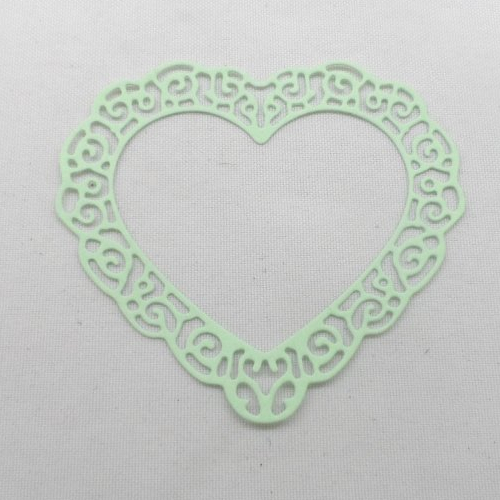 N°638  d'un joli cœur évidé  en papier vert n°1  découpage fin