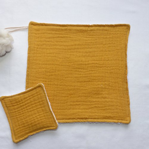 Petite serviette soin du visage double gaze et éponge de bambou et 1 lingette