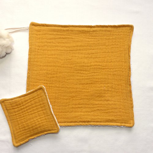 Serviette soin du visage en éponge et double gaze de coton