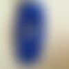 Bracelet type manchette en soie shibori bleue et cabochon en verre dichroique, entièrement brodé main, 55 mm de large, 18,5 cm de long,