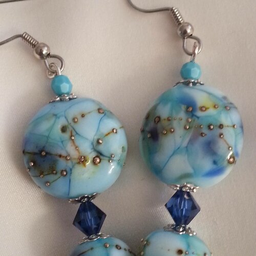 Boucles d'oreilles en perles de verre artisanales lampwork,réalisées à la main, bleues, incrustations argent,