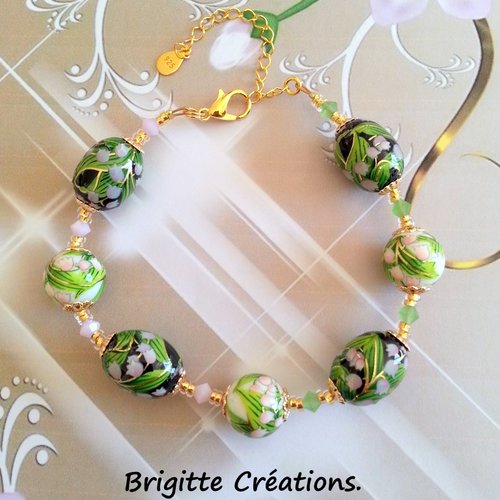 Bracelet réalisé en perles tensha décor fleuri "muguet" et cristal swarovski