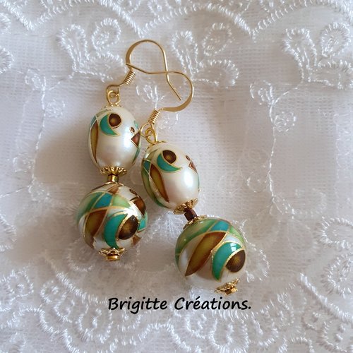 Boucles d'oreilles en perles japonaises tensha olive et ronde.