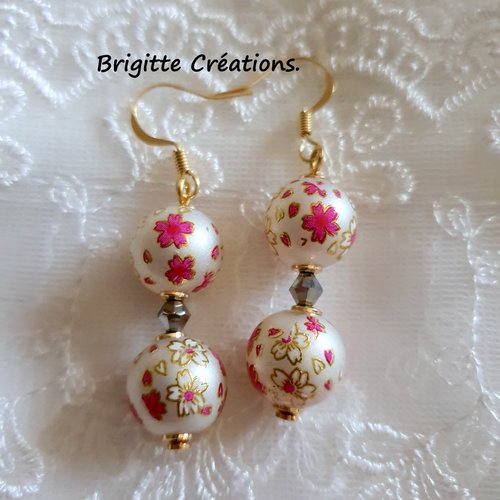 Boucles d'oreilles en perles japonaises tensha rondes.