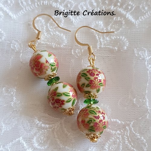 Boucles d'oreilles en perles japonaises tensha rondes.