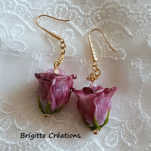 Boucles d'oreilles en perles de verre filées au chalumeau authentiques.